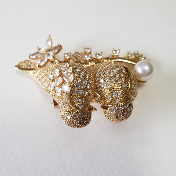 Gold Tone Cultured Pearl Pave Rhinestone Love Birds Brooch - Picture 6 of 8